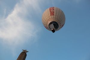 Аэростаты летают над городом (ФОТО)