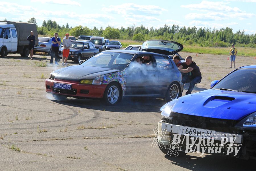 В Великих Луках прошел I этап Открытого чемпионата г. Великие Луки по Drag Racing (фото)