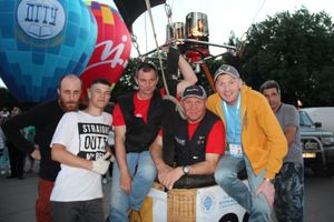 22-я Международная встреча воздухоплавателей завершилась традиционным ночным свечением аэростатов (ФОТО)