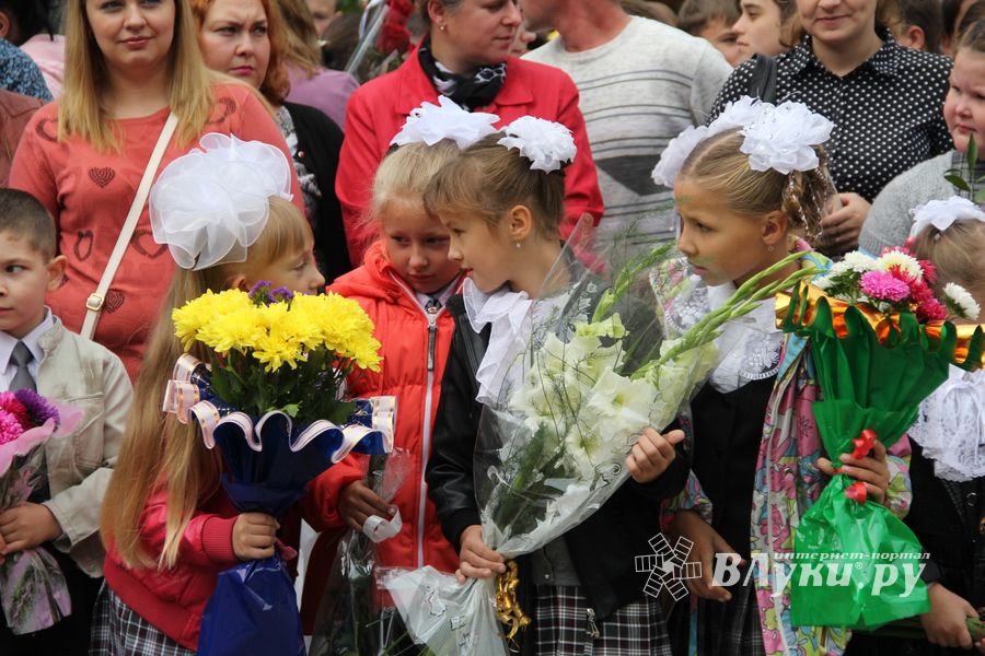 Школа №12 встретила День знаний (фото)
