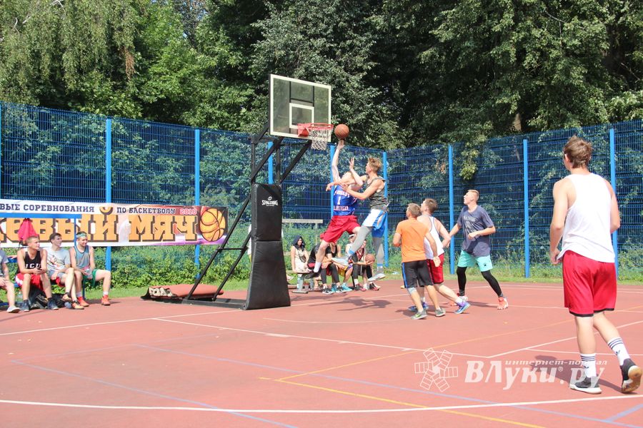 В Великих Луках прошли спортивные мероприятия, приуроченные ко Дню физкультурника (ФОТО)