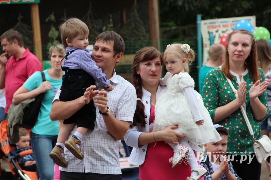 В Великих Луках чествовали близнецов (ФОТО)