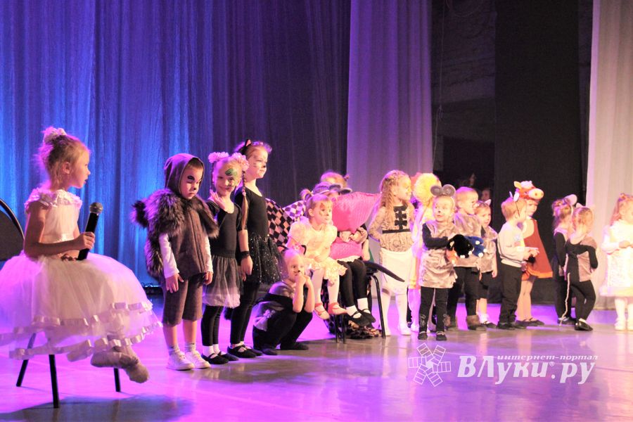 Юные артисты ГДК им. Ленина отметили «Мамин день» (ФОТО)
