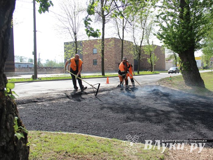 Вниманию автомобилистов-великолучан – дорожные работы (ФОТО)
