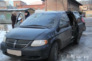 В Великих Луках подожгли автомобиль (фото)