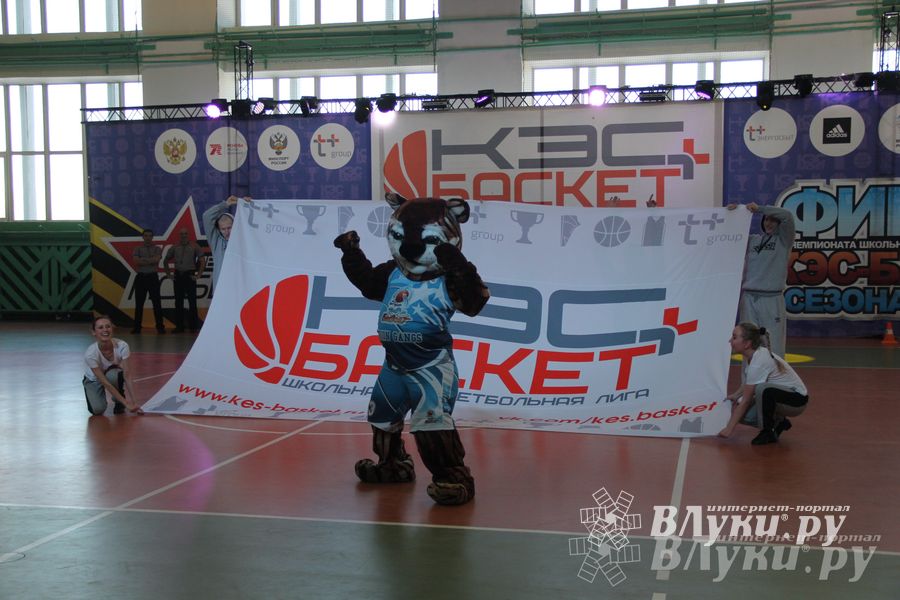 В Великих Луках прошли финальные игры Чемпионата ШБЛ «КЭС-БАСКЕТ» (фото)