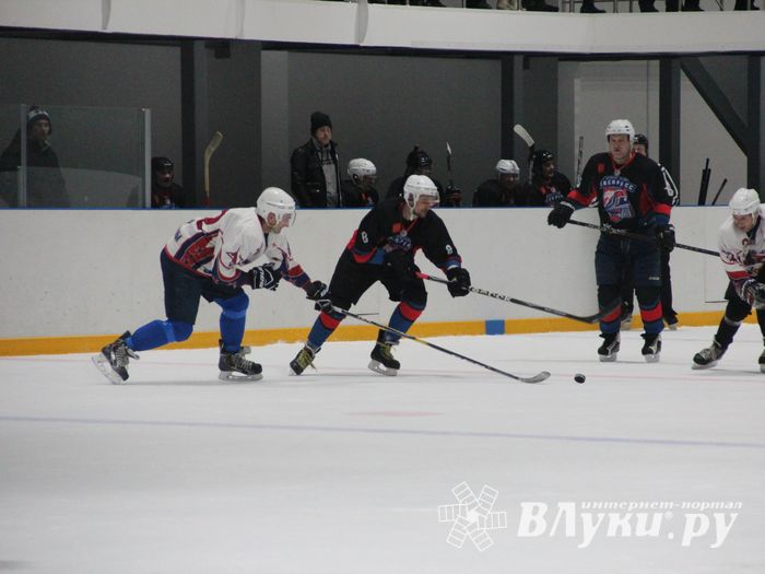 Две победы у великолукских хоккейных команд (ФОТО)