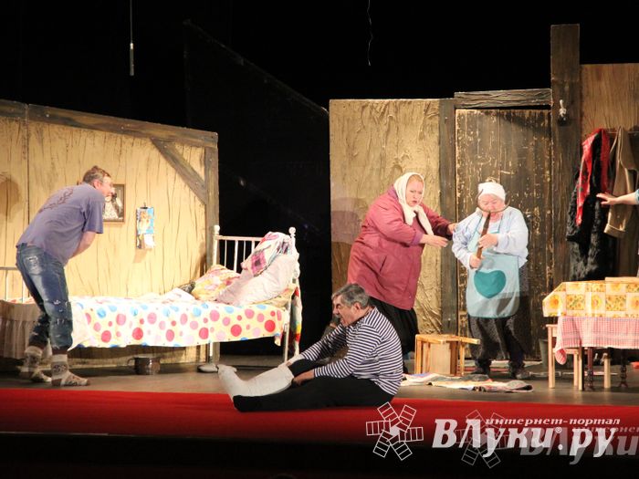 Народные артисты России выступили в Великих Луках (фото)