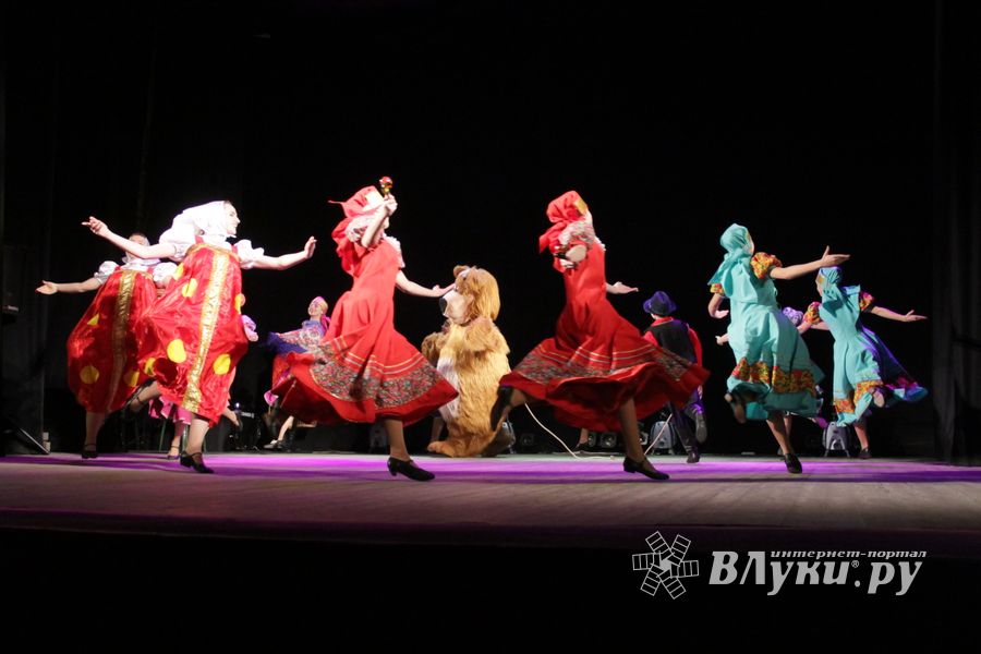 В Великих Луках играла гармонь (фото)