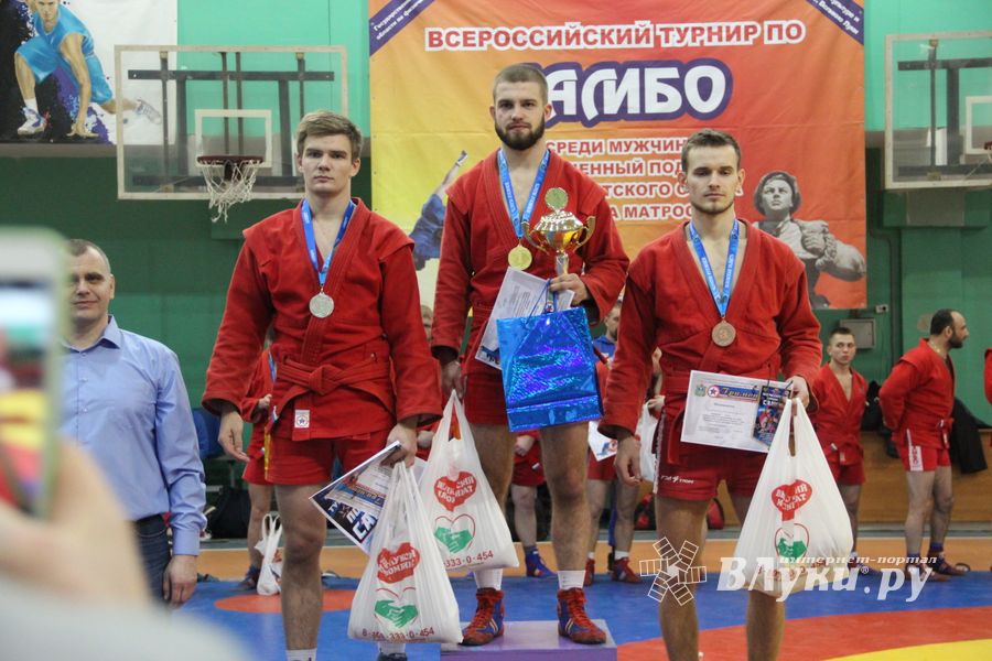 Самбисты поборолись на крупном турнире в Великих Луках (ФОТО)