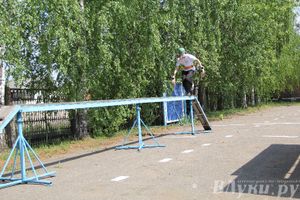 В Великих Луках прошли соревнования среди пожарных