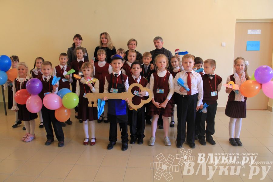 Великолукских лицеистов посвятили в «Маленькие мастера»