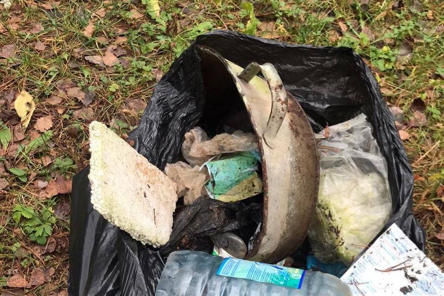 Великолукская семья навела порядок в Сенчитах (ФОТО)