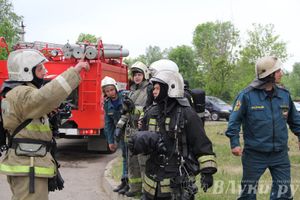 В Великих Луках прошли областные соревнования среди пожарных по спасению пострадавших