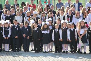 В Великих Луках торжественно встретили День знаний (ФОТО)