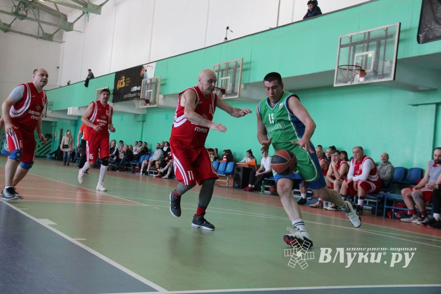 Великолучане одержали победу на межрегиональном турнире ветеранов баскетбола (ФОТО)