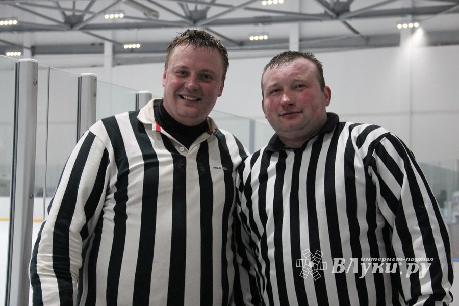 Две великолукские команды хоккеистов одержали победы в домашних матчах (ФОТО)