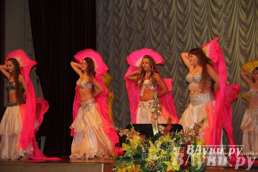 Танцевальный концерт «Восточные краски осени» прошел в музыкальной школе