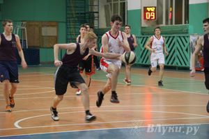 В Великих Луках прошли финальные игры муниципального этапа «КЭС-Баскет» (фото)