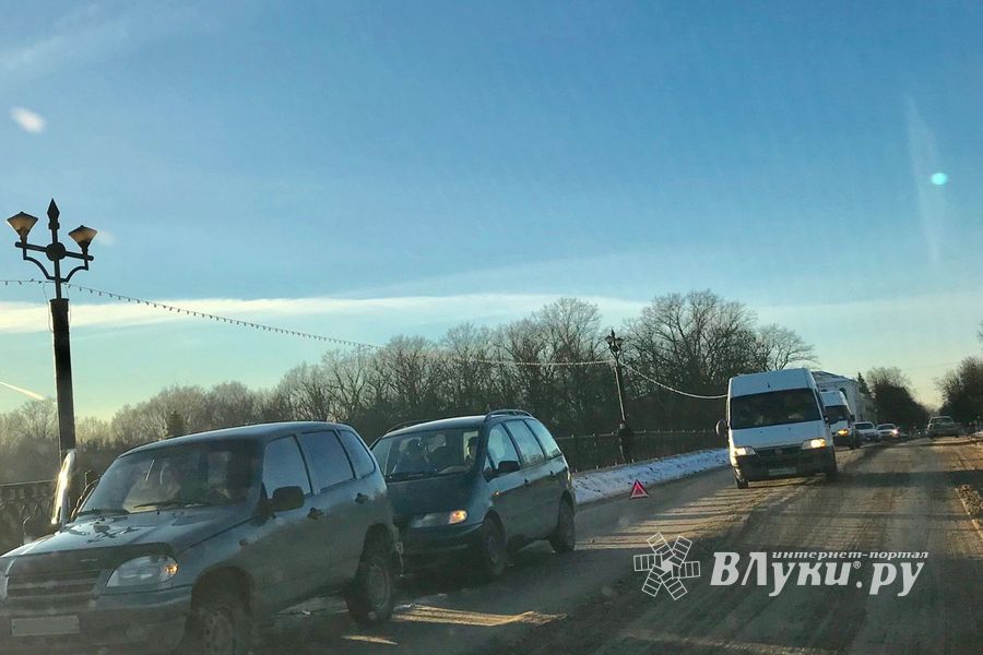 Фотофакт: ДТП на центральном мосту