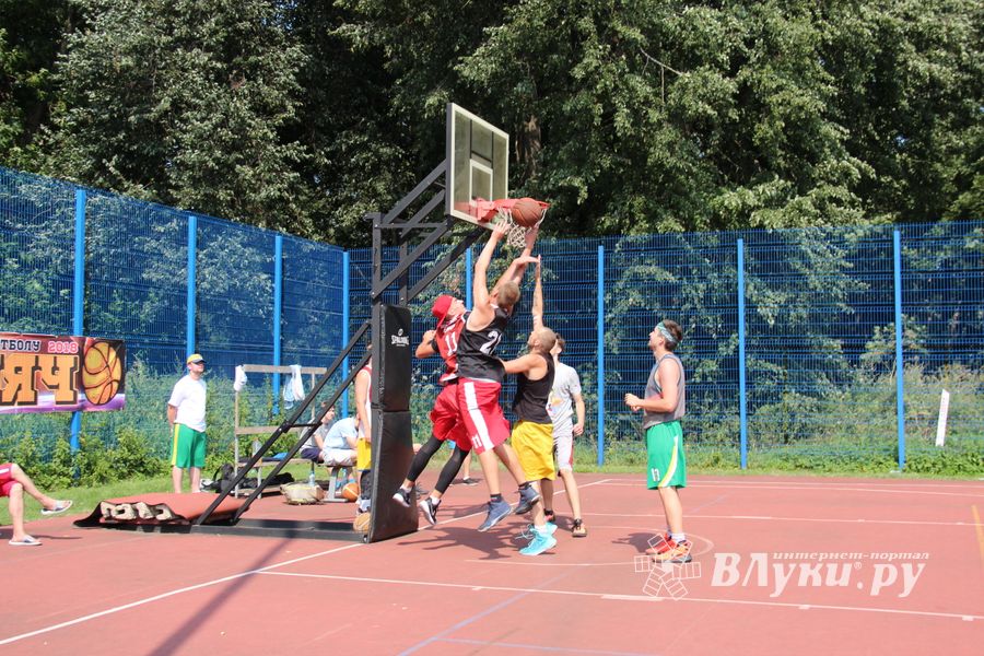 В Великих Луках прошли спортивные мероприятия, приуроченные ко Дню физкультурника (ФОТО)