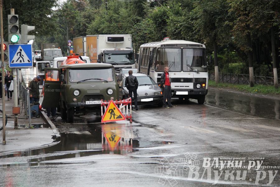 В Великих Луках столкнулись Фольксваген и ПАЗ (ФОТО)