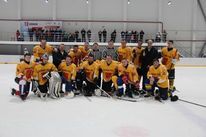 Две великолукские команды хоккеистов одержали победы в домашних матчах (ФОТО)