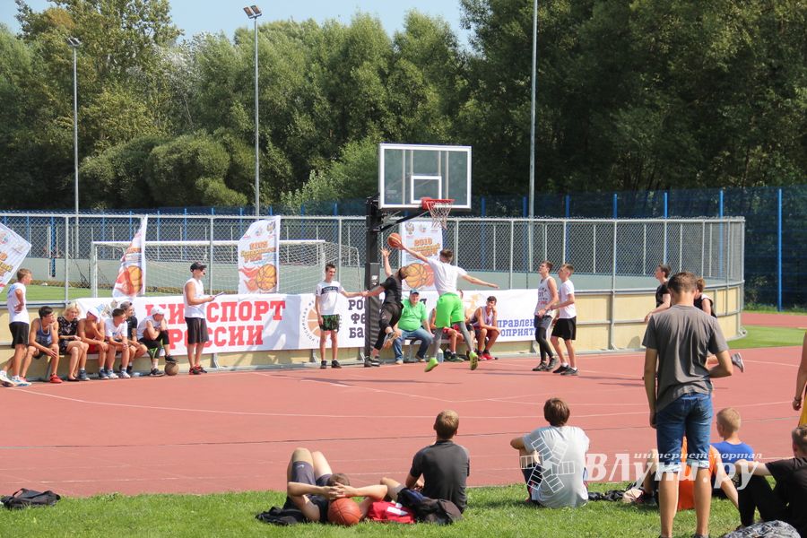 В Великих Луках прошли спортивные мероприятия, приуроченные ко Дню физкультурника (ФОТО)