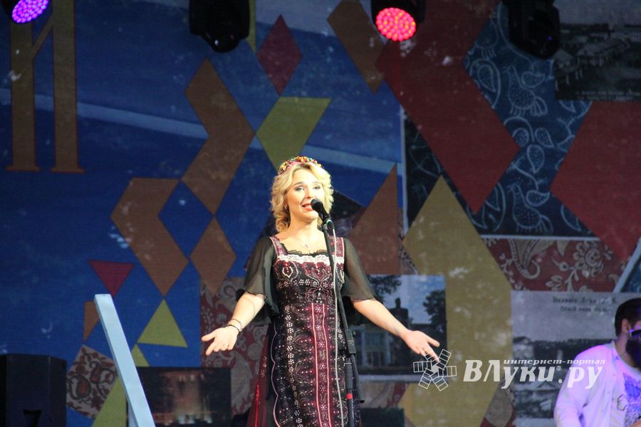 Людмила Чурсина и Пелагея поздравили Великие Луки с 850-летием (ФОТО)