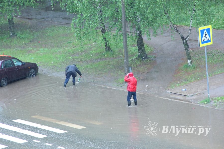 Великие Луки затопило (ФОТО)