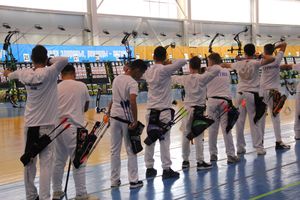 В Великих Луках проходят соревнования по стрельбе из лука (ФОТО)