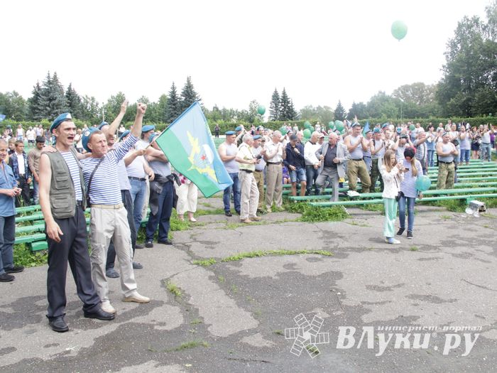 В Великих Луках отмечают День ВДВ (ФОТО)