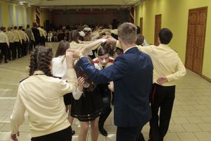 В Великих Луках состоялся кадетско-лицейский бал (ФОТО)