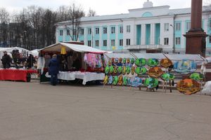 В Великих Луках прошла универсальная ярмарка «Весна-2019» (ФОТО)