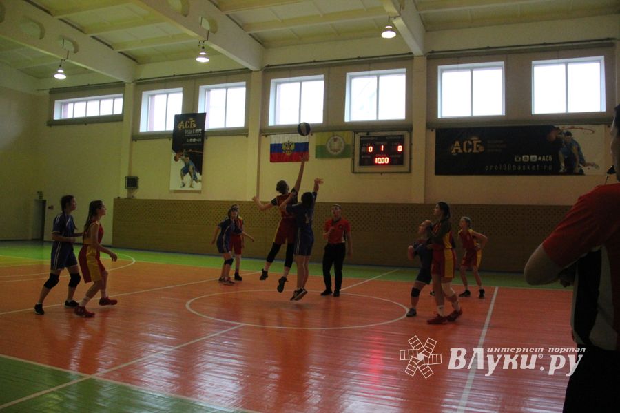 В Великих Луках финальные соревнования по баскетболу 11-й областной Спартакиады учащихся (ФОТО) (0+)