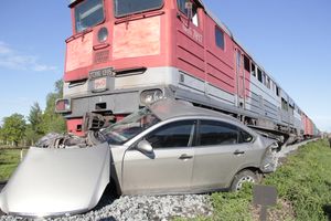 Фоторепортаж: ДТП на железнодорожном переезде в Великих Луках