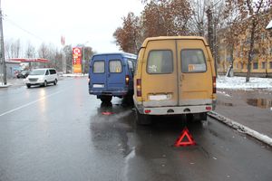 На проспекте Гагарина маршрутки не поделили остановку (ФОТО)