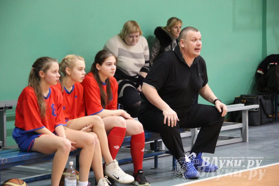 В Великих Луках прошли финальные игры муниципального этапа «КЭС-Баскет» (фото)