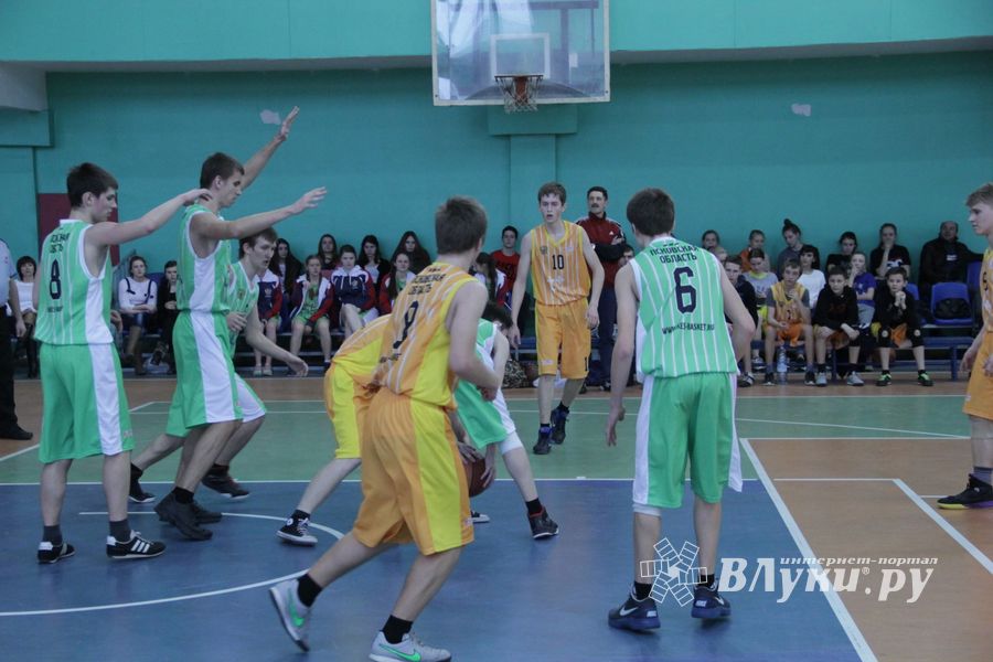 В Великих Луках состоялся финал «Кэс-Баскет»