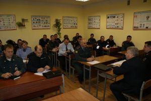 В УМВД России по Псковской области прошли учебно-методические сборы с сотрудниками охранно-конвойных подразделений (фото)