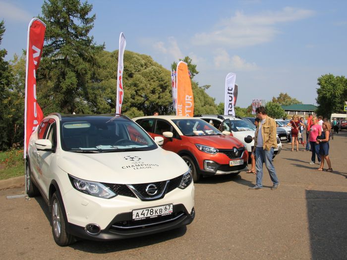 В Великих Луках в День Города прошла «Автовыставка 2018 - ЛЕТО» (ФОТО)