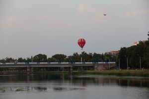 Аэростаты летают над городом (ФОТО)