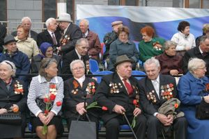 В Великих Луках прошел Военный парад