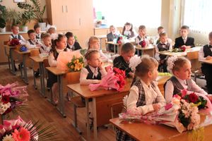 Самую многочисленную школу Великих Лук пополнили 116 первоклассников (ФОТО)