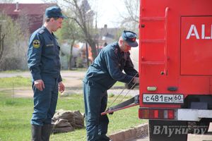 В Великих Луках прошли соревнования пожарных расчетов