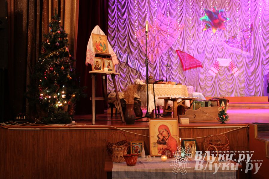  Рождественский концерт ансамбля «Заряница» прошел в Великих Луках (фото)