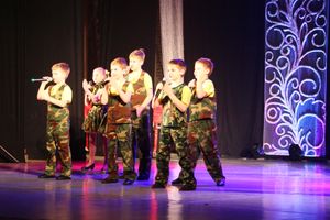 Юные артисты ГДК им. Ленина поздрвили пап с праздником (ФОТО)