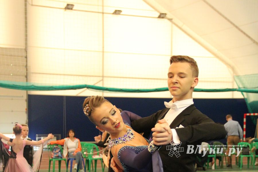 В Великих Луках прошел турнир по спортивным бальным танцам (ФОТО)