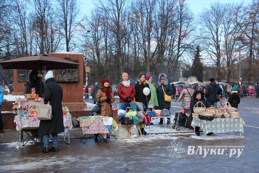 Масленичные гуляния прошли в Великих Луках (ФОТО)