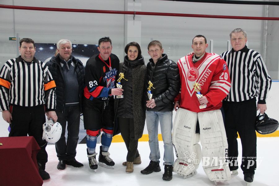Памятный турнир по хоккею прошел в великолукском «Айсберге» (ФОТО)